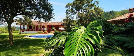 Hacienda Venecia Main House & Coffee Lodge