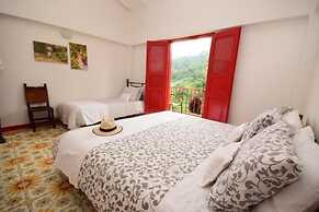 Hacienda Venecia Main House & Coffee Lodge