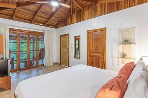 Makanas Beach Bungalows