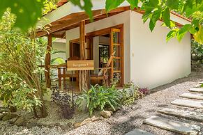 Makanas Beach Bungalows