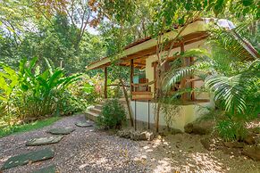 Makanas Beach Bungalows