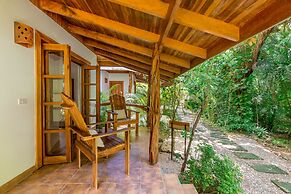 Makanas Beach Bungalows