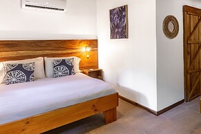 Makanas Beach Bungalows