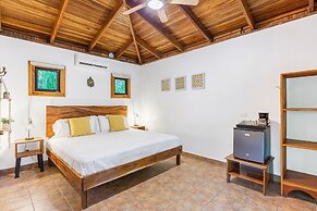 Makanas Beach Bungalows