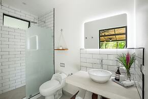 Makanas Beach Bungalows