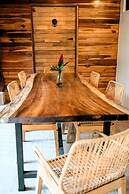 Makanas Beach Bungalows