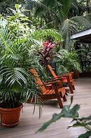 Makanas Beach Bungalows