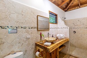 Makanas Beach Bungalows