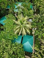 Makanas Beach Bungalows