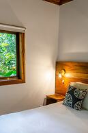 Makanas Beach Bungalows