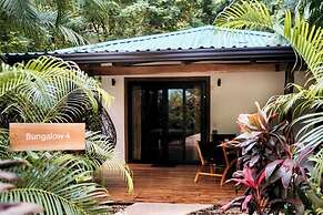 Makanas Beach Bungalows