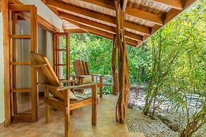 Makanas Beach Bungalows