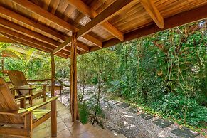 Makanas Beach Bungalows