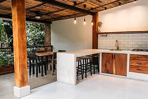 Makanas Beach Bungalows