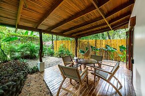 Makanas Beach Bungalows