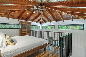 Makanas Beach Bungalows