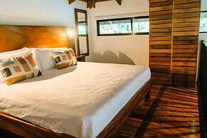 Makanas Beach Bungalows