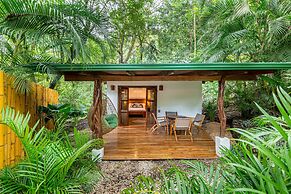 Makanas Beach Bungalows