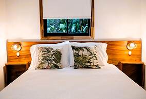 Makanas Beach Bungalows