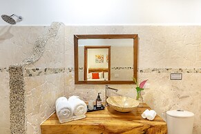 Makanas Beach Bungalows