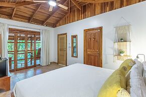 Makanas Beach Bungalows