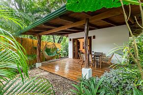 Makanas Beach Bungalows