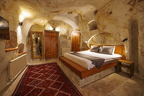 Canyon Cave Hotel