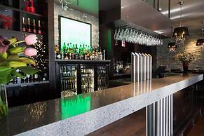 The Racecourse Hotel & Motorlodge