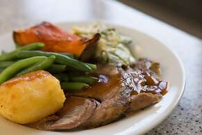 The Racecourse Hotel & Motorlodge