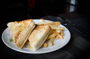 The Racecourse Hotel & Motorlodge