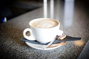 The Racecourse Hotel & Motorlodge