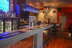 The Racecourse Hotel & Motorlodge