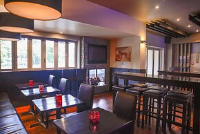 The Racecourse Hotel & Motorlodge