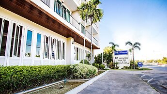 B2 Premier Hotel & Resort