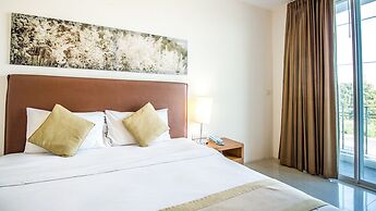 B2 Premier Hotel & Resort