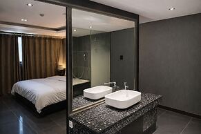 Zenith Hotel