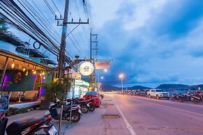 Barefoot Hotel Kalim Beach Front