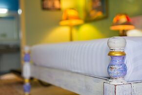 Barefoot Hotel Kalim Beach Front