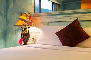 Barefoot Hotel Kalim Beach Front