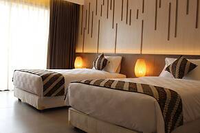 Grand Laguna Hotel & Villa