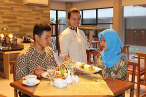 Grand Laguna Hotel & Villa