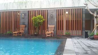 Grand Laguna Hotel & Villa