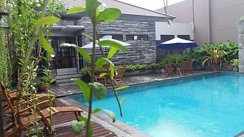 Grand Laguna Hotel & Villa