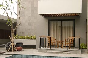 Grand Laguna Hotel & Villa