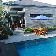 Grand Laguna Hotel & Villa