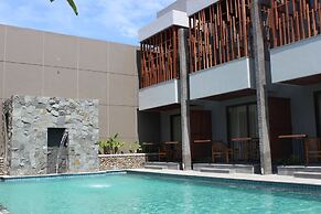 Grand Laguna Hotel & Villa