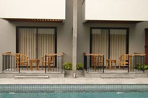 Grand Laguna Hotel & Villa