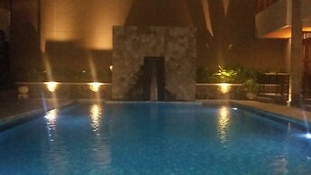 Grand Laguna Hotel & Villa