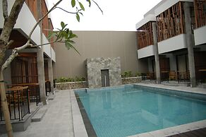 Grand Laguna Hotel & Villa