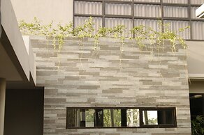 Grand Laguna Hotel & Villa